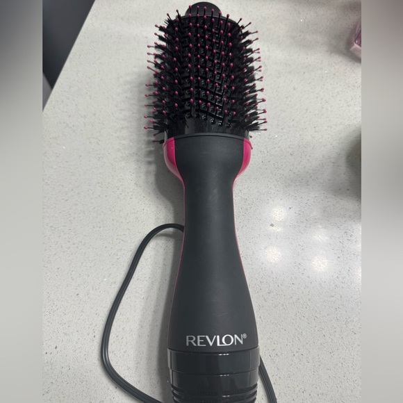 Revlon One-Step Volumizer - Picture 2 of 5